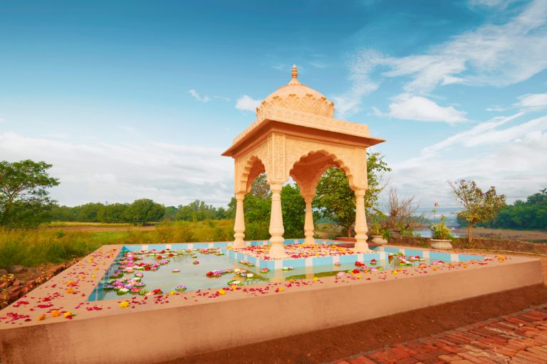 riverside pre wedding shoot location near Mumbai