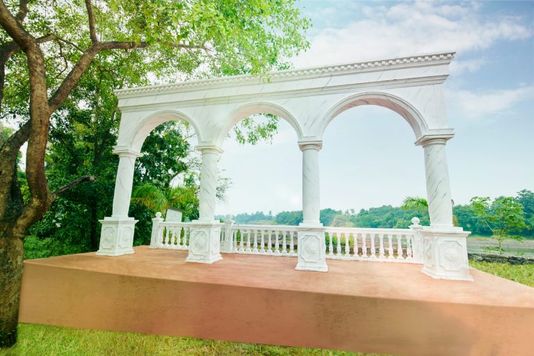 Roman theme pre wedding shoot set near Mumbai
