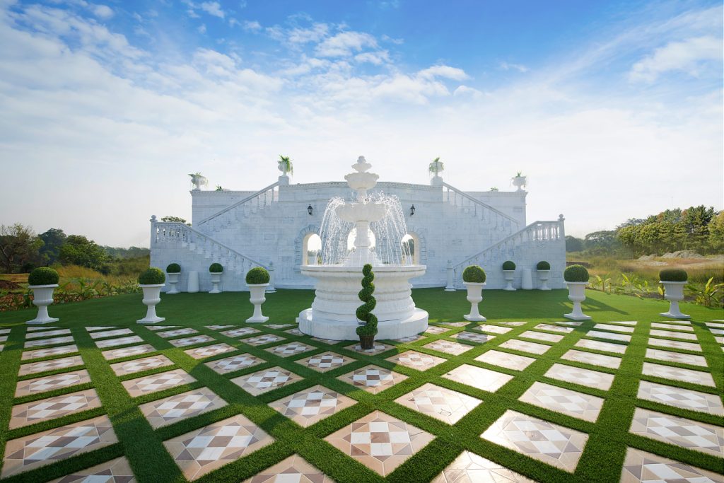 royal palace pre wedding shoot location near Mumbai