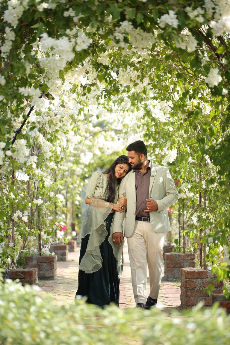 Dreamy Alley – Romantic Street Pre Wedding Shoot Set