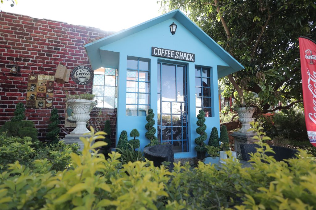 Coffee Shack – Relaxed Café-Style Pre Wedding Set